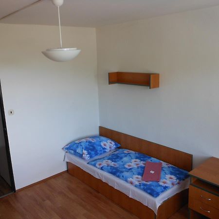 Ústí nad Labem Koleje Ujepホステル エクステリア 写真