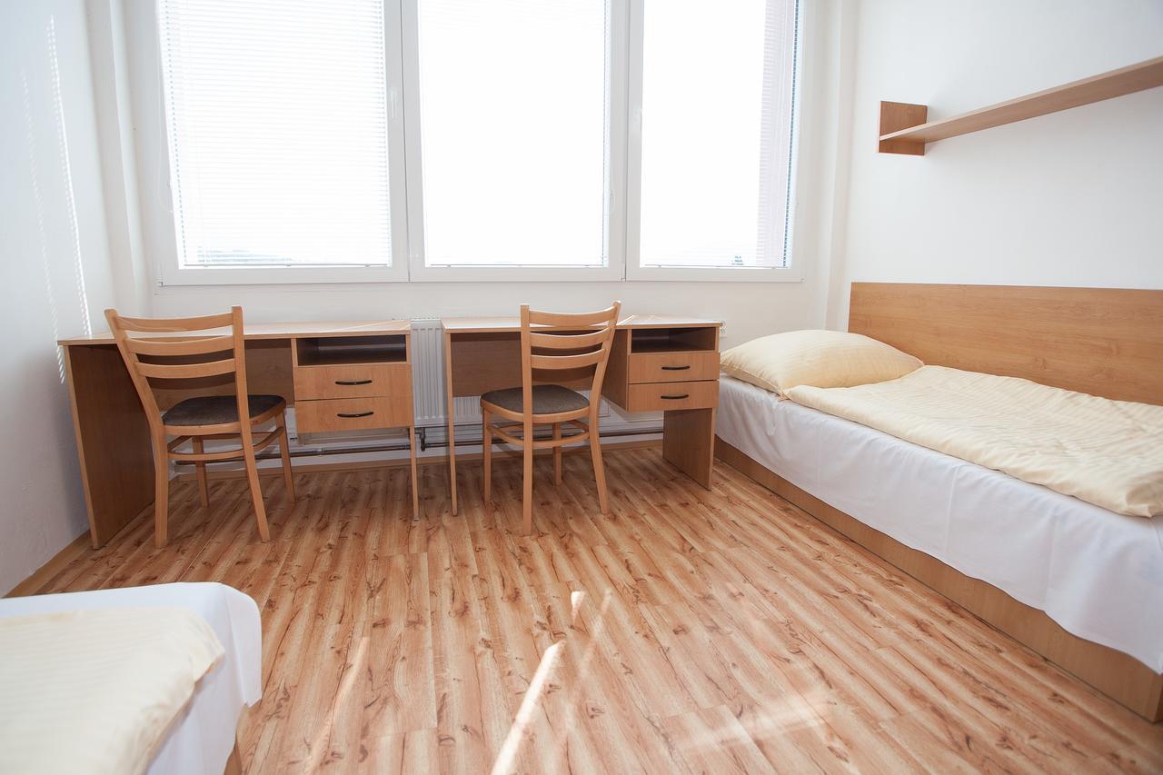 Ústí nad Labem Koleje Ujepホステル エクステリア 写真